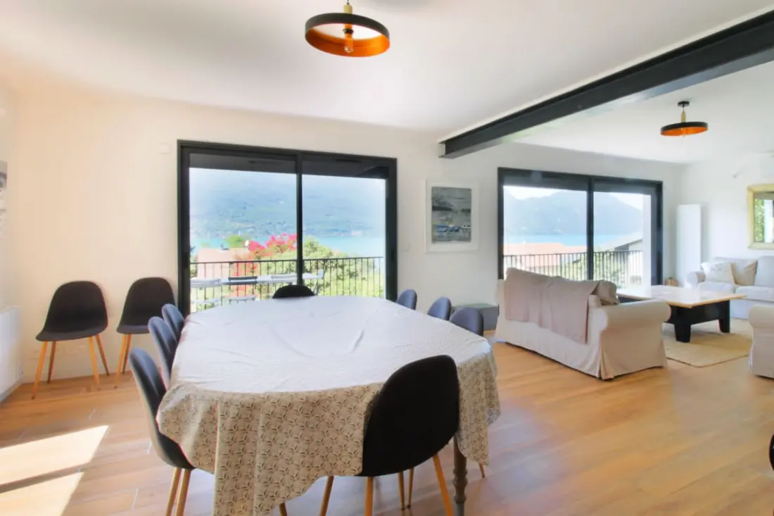 Confortable Villa Avec Vue Sur Le Lac Du Bourget