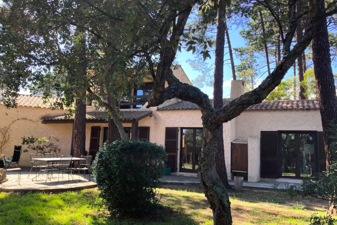 Maison Spacieuse Avec Terrasse - Plage à 8min