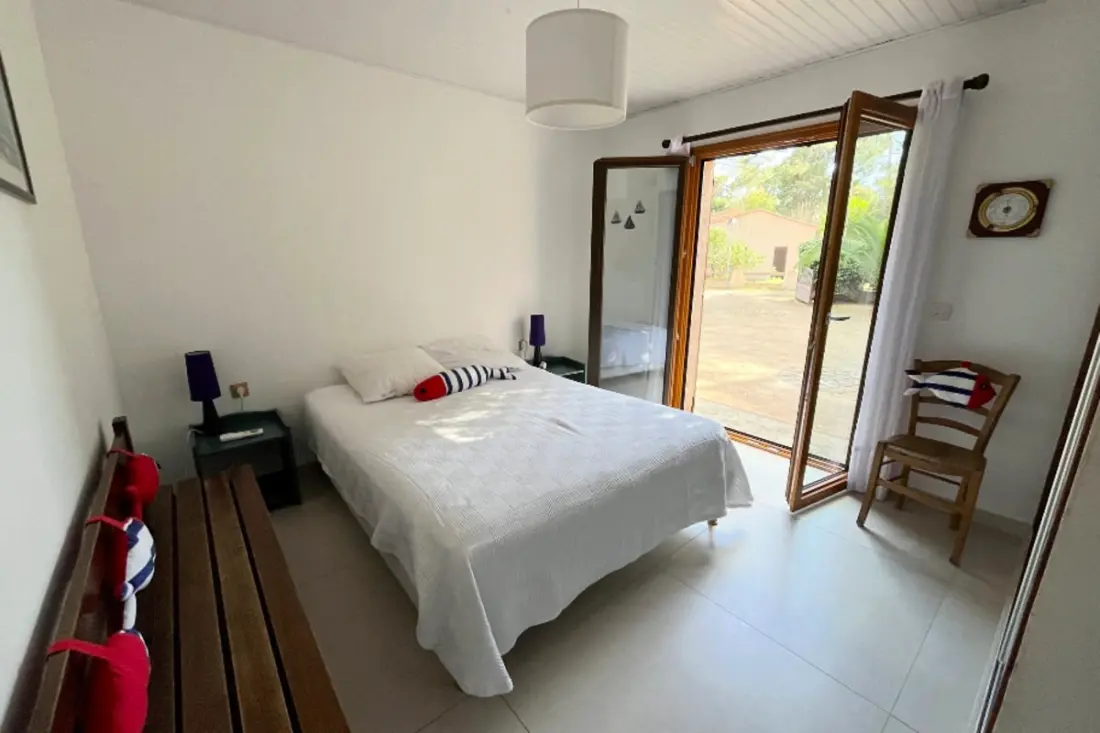Maison Spacieuse Avec Terrasse - Plage à 8min
