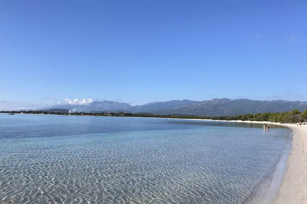 Maison Spacieuse Avec Terrasse - Plage à 8min