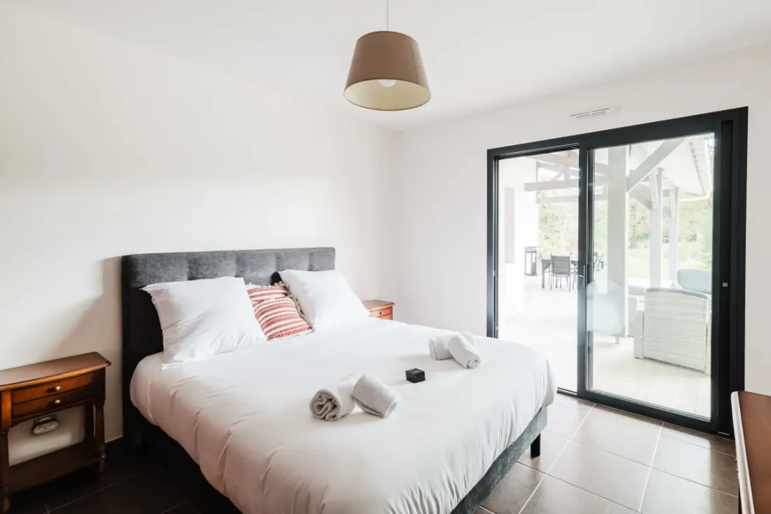 Belle Villa Contemporaine 201 M2 Avec Piscine