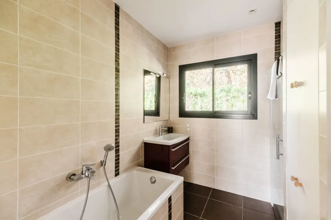 Belle Villa Contemporaine 201 M2 Avec Piscine