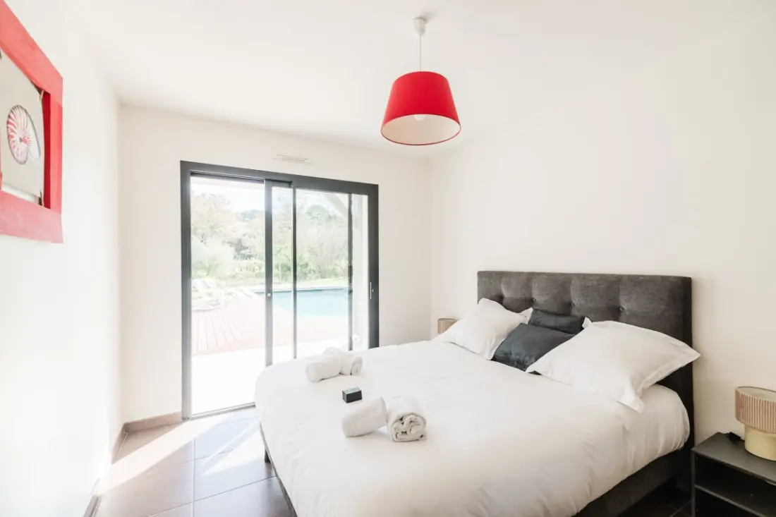 Belle Villa Contemporaine 201 M2 Avec Piscine