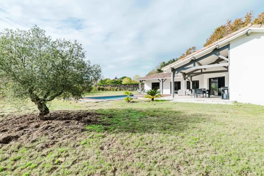 Belle Villa Contemporaine 201 M2 Avec Piscine