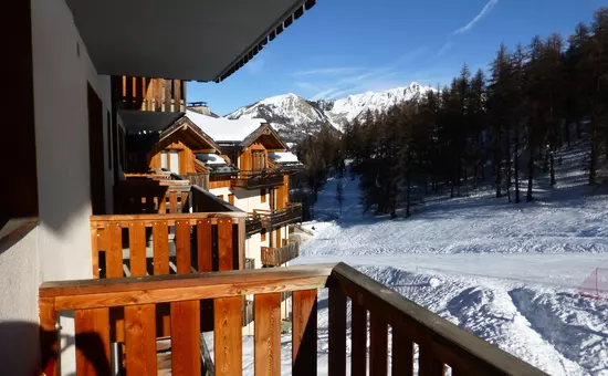 Appartement au pied des pistes avec vue sur une forêt de sapins