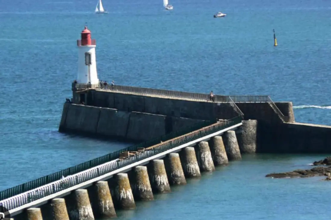 Chaleureuse Et Agréable Près De La Mer Avec Garage