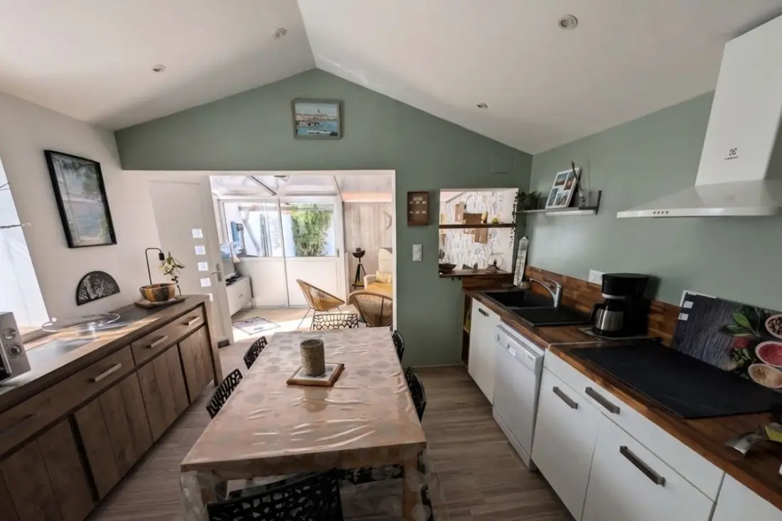 Chaleureuse Et Agréable Près De La Mer Avec Garage