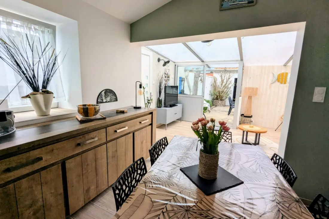 Chaleureuse Et Agréable Près De La Mer Avec Garage