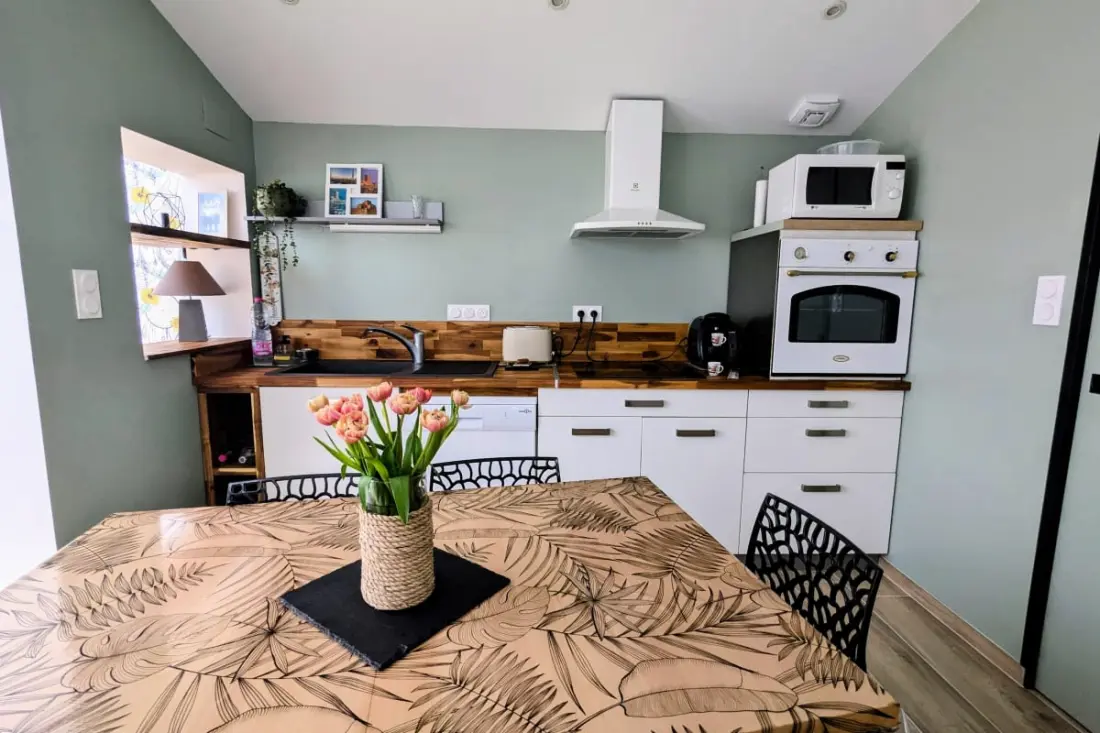 Chaleureuse Et Agréable Près De La Mer Avec Garage