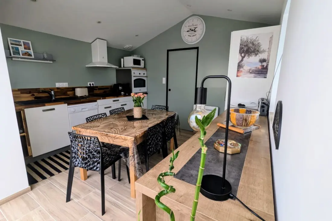 Chaleureuse Et Agréable Près De La Mer Avec Garage