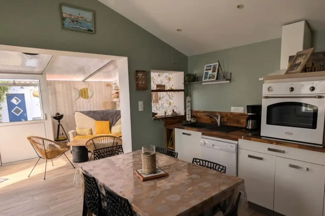 Chaleureuse Et Agréable Près De La Mer Avec Garage