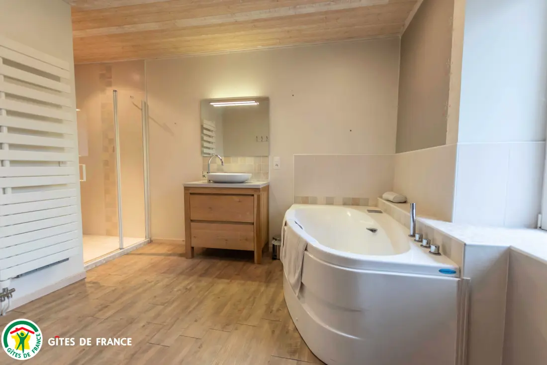Gîte de France Aux hirondelles du chêne - le hérisson 4 épis