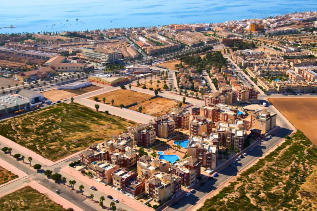 Charmant Appartement à Puerto Marina, Près De La Plage !