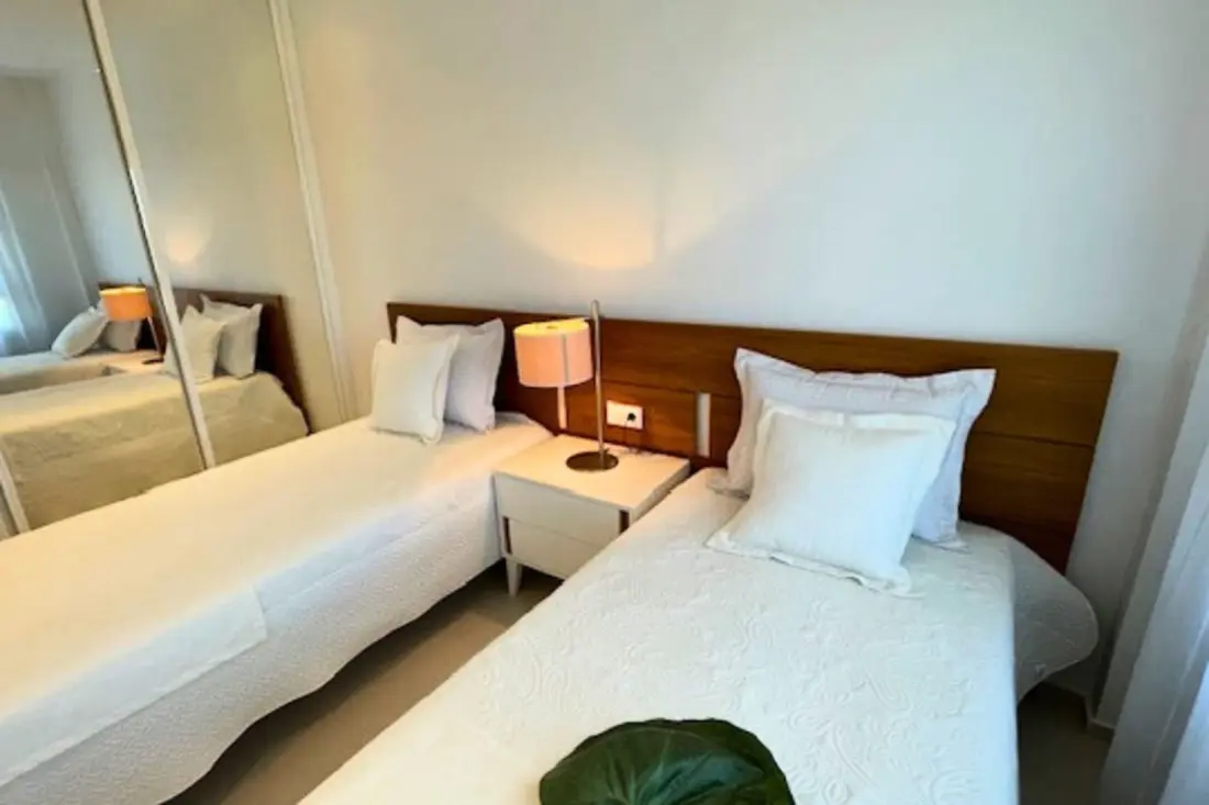 Charmant Appartement à Puerto Marina, Près De La Plage !