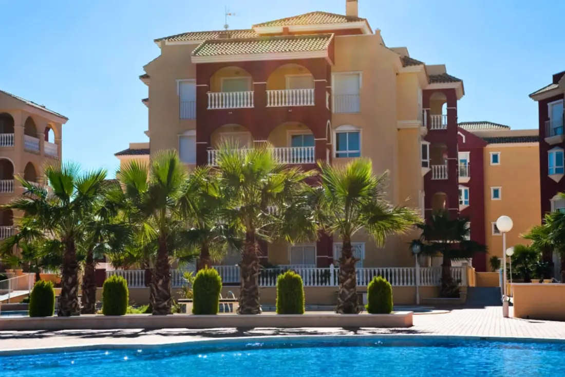 Charmant Appartement à Puerto Marina, Près De La Plage !