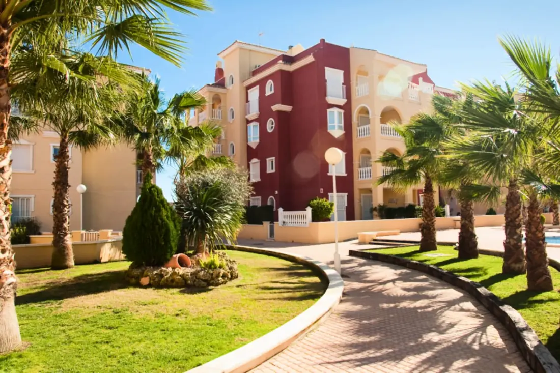 Charmant Appartement à Puerto Marina, Près De La Plage !