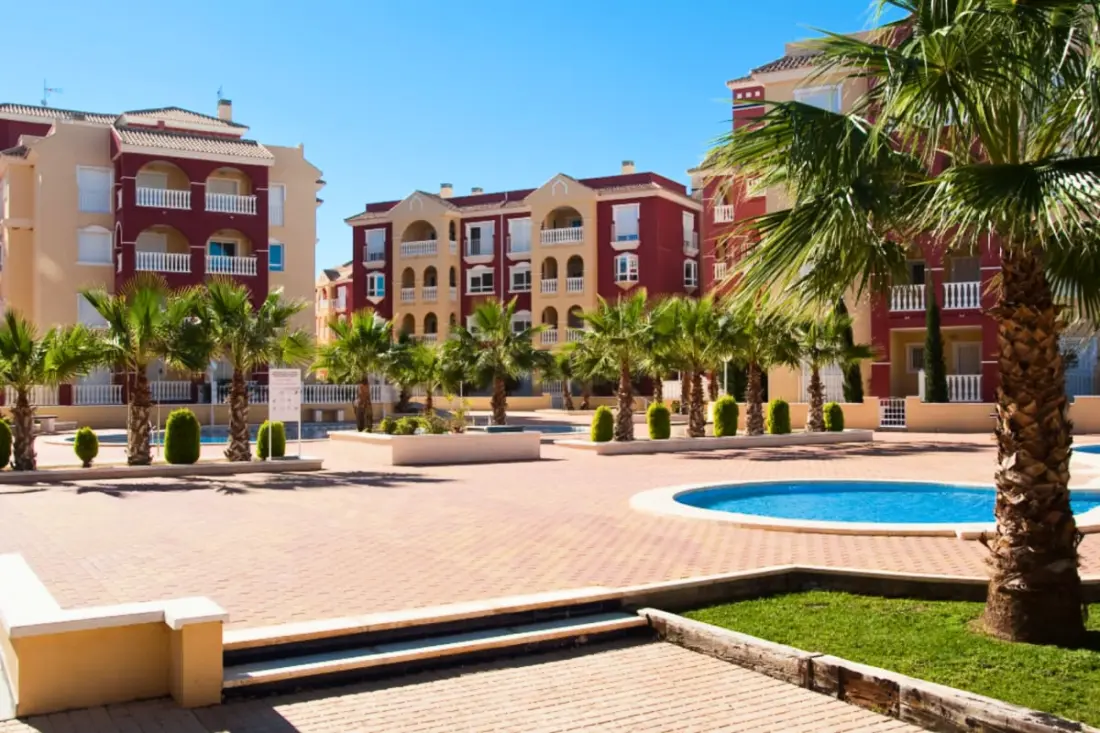 Charmant Appartement à Puerto Marina, Près De La Plage !