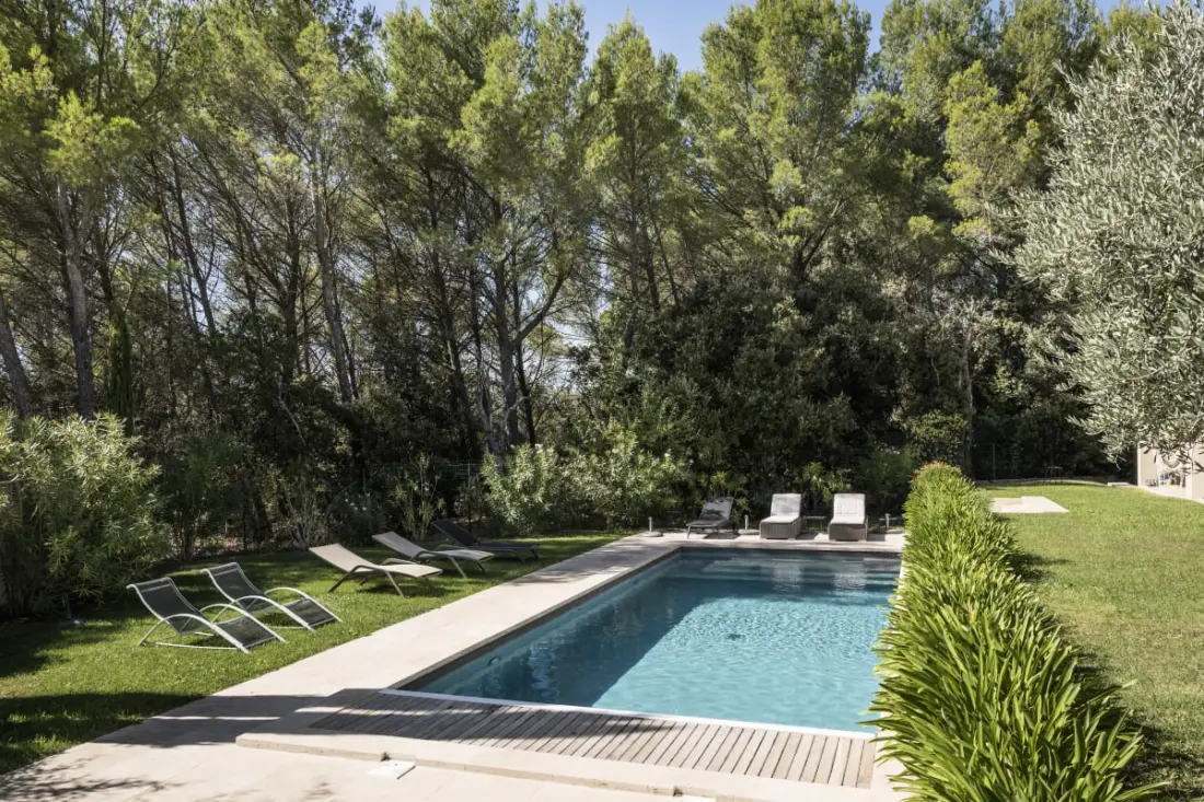 Bastide Blanche : Villa Avec Piscine Et Terrain De Pétanque à Lourmarin.