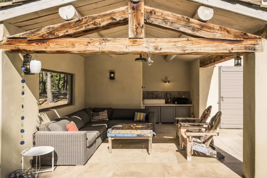 Bastide Blanche : Villa Avec Piscine Et Terrain De Pétanque à Lourmarin.