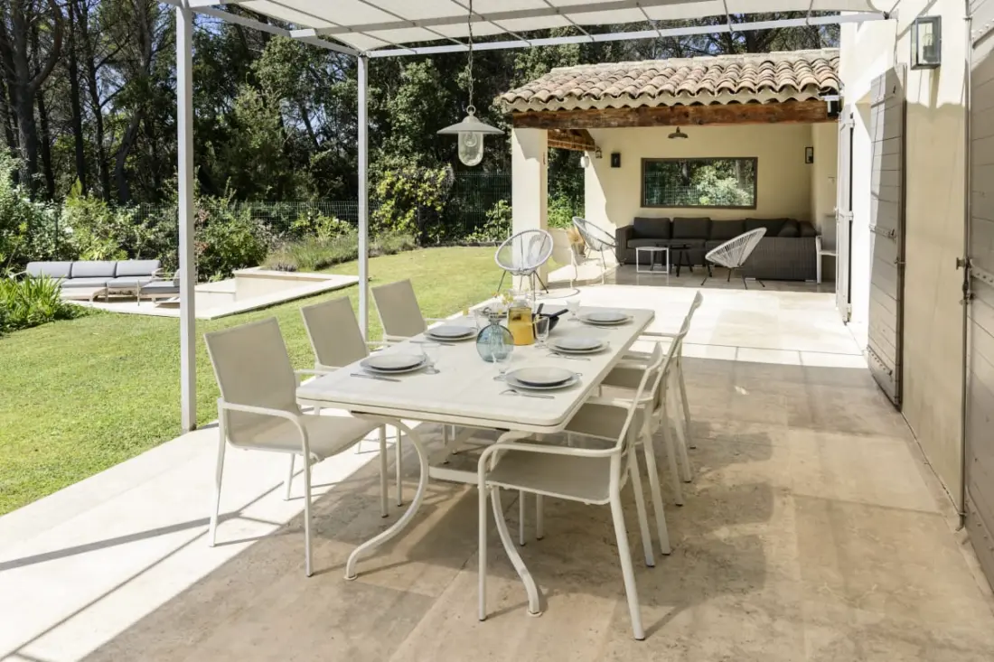 Bastide Blanche : Villa Avec Piscine Et Terrain De Pétanque à Lourmarin.