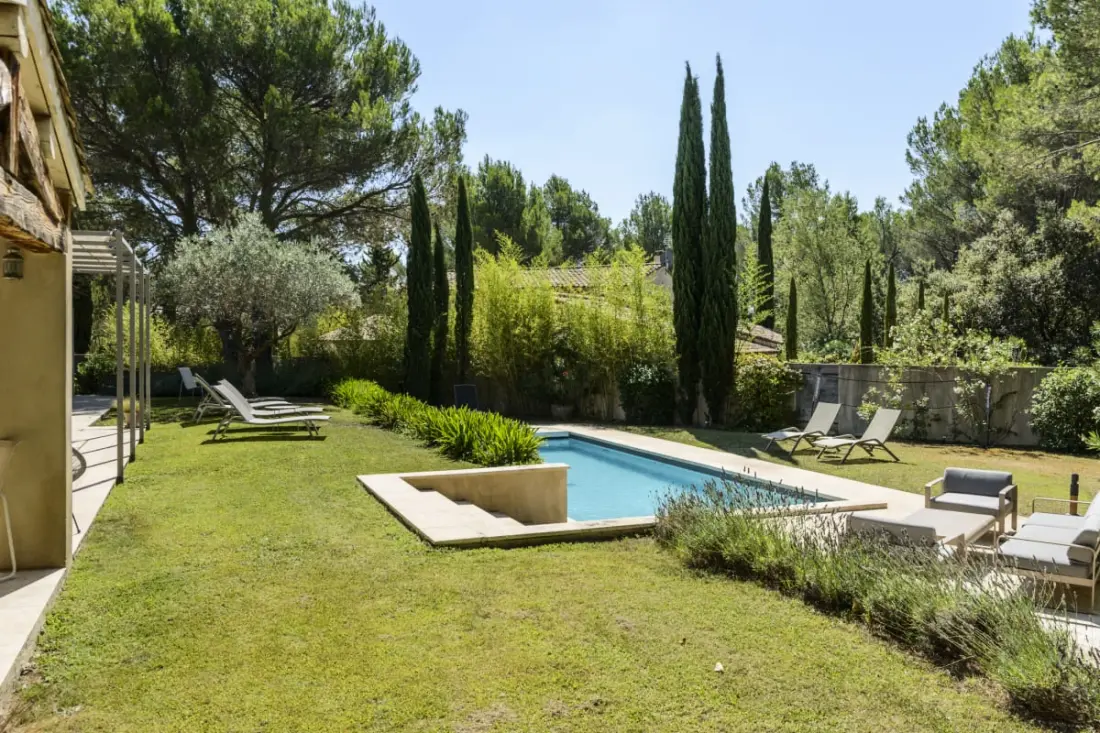 Bastide Blanche : Villa Avec Piscine Et Terrain De Pétanque à Lourmarin.