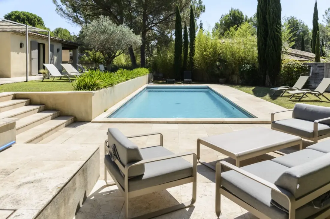 Bastide Blanche : Villa Avec Piscine Et Terrain De Pétanque à Lourmarin.