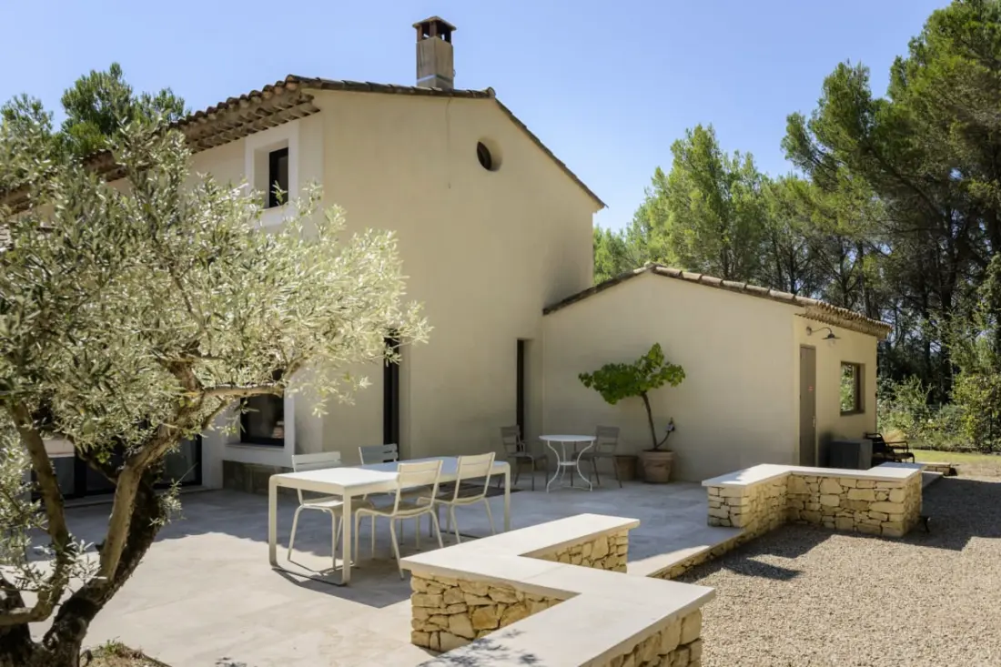 Bastide Blanche : Villa Avec Piscine Et Terrain De Pétanque à Lourmarin.