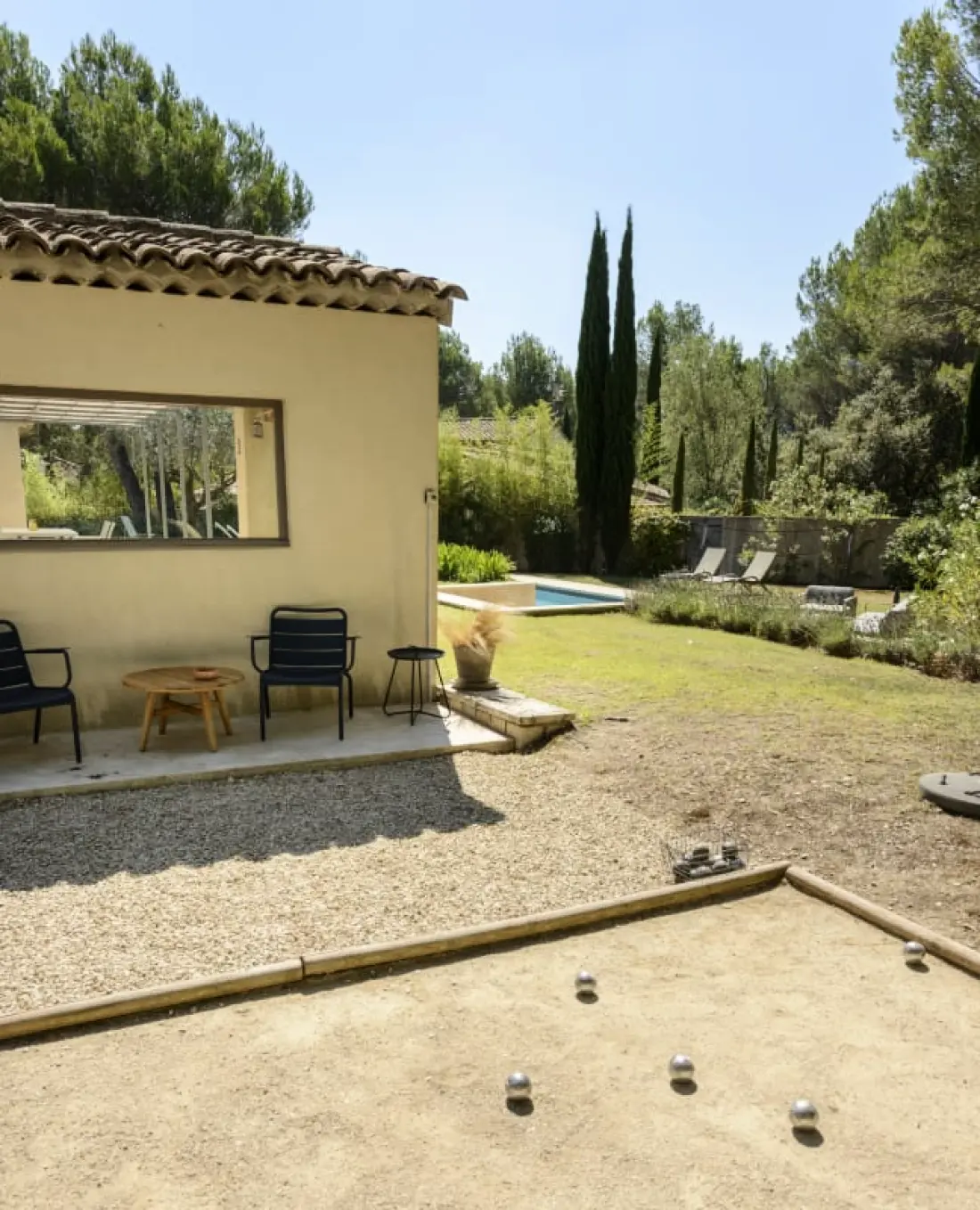 Bastide Blanche : Villa Avec Piscine Et Terrain De Pétanque à Lourmarin.