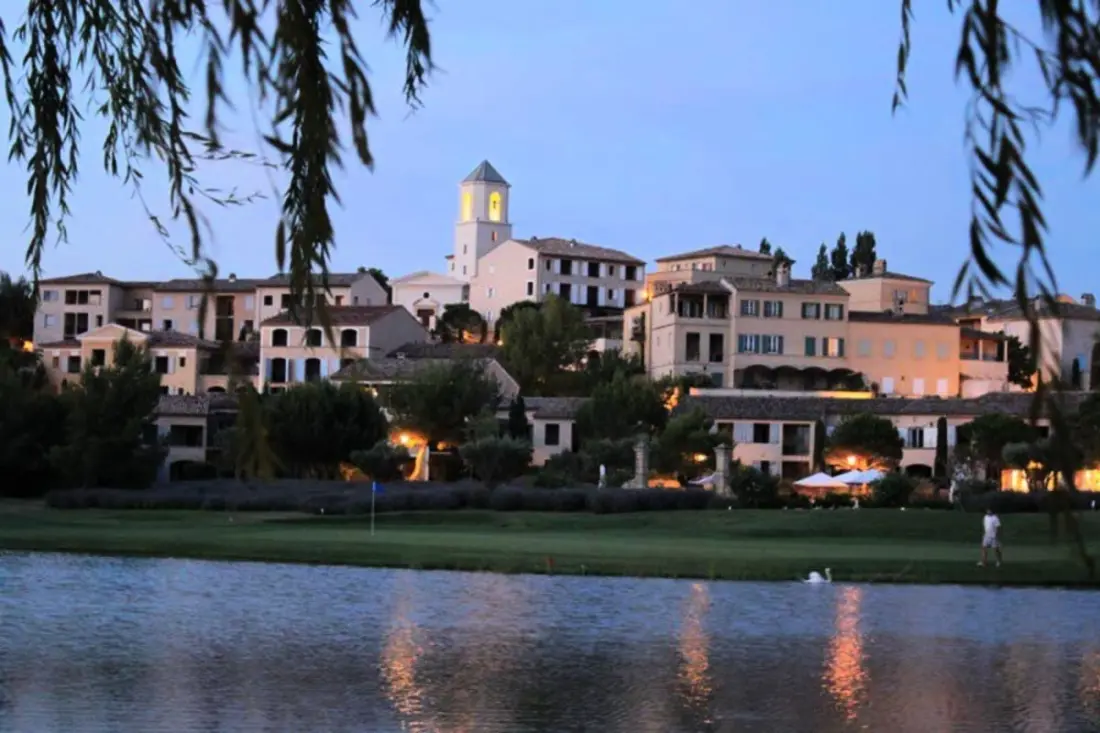Ma Villa En Provence, Villa De Standing Et Piscine, Domaine De Pont-royal