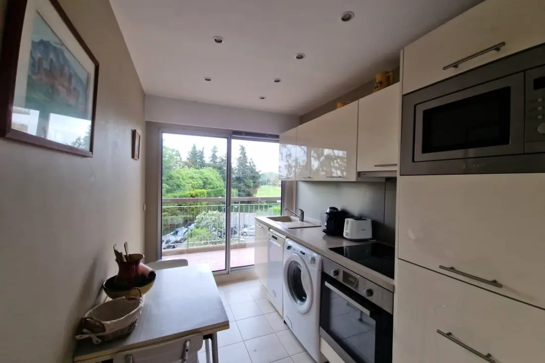 Appartement Avec Piscine à Mandelieu-la-napoule