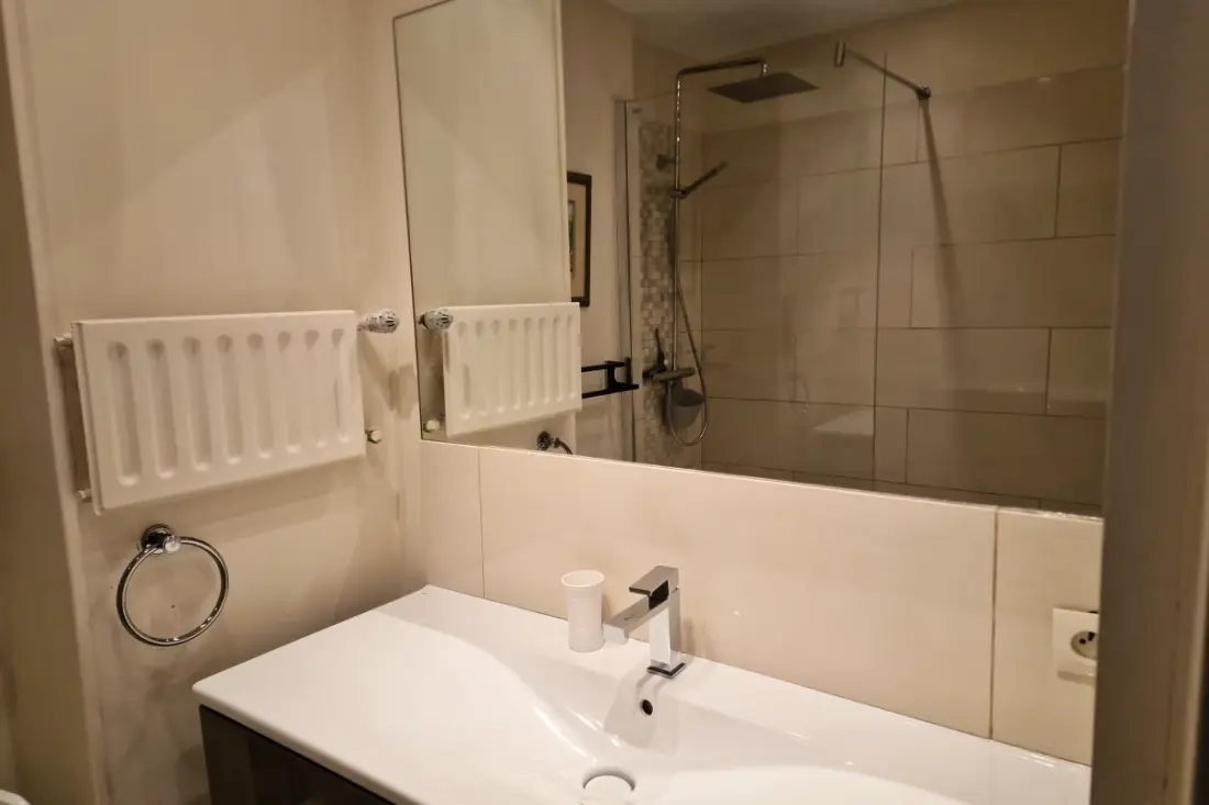 Appartement Avec Piscine à Mandelieu-la-napoule