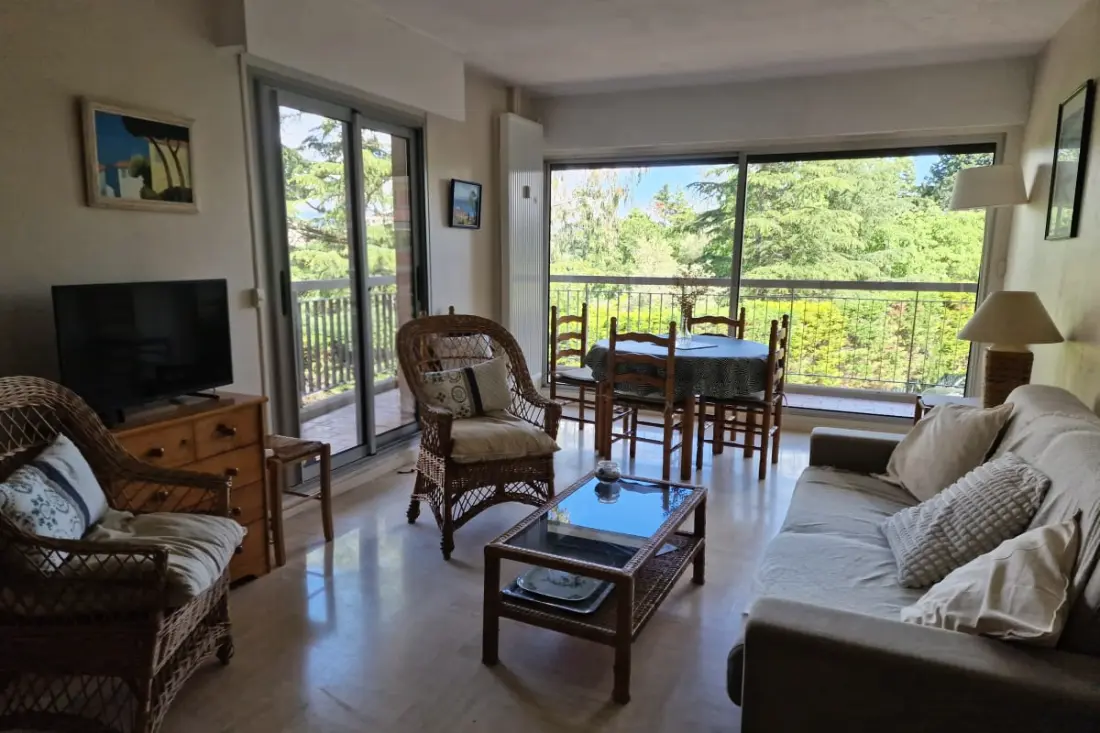 Appartement Avec Piscine à Mandelieu-la-napoule