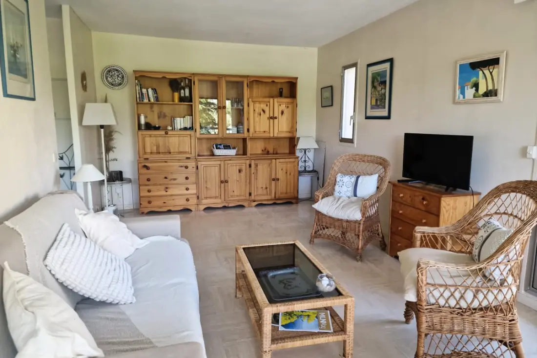 Appartement Avec Piscine à Mandelieu-la-napoule