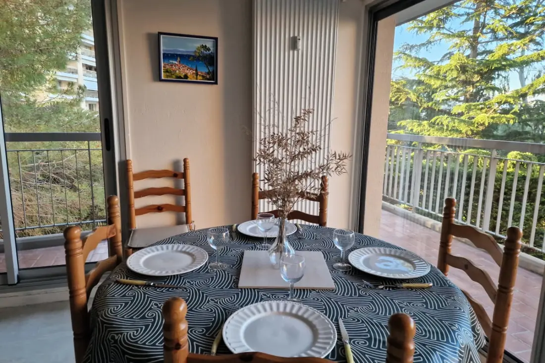 Appartement Avec Piscine à Mandelieu-la-napoule