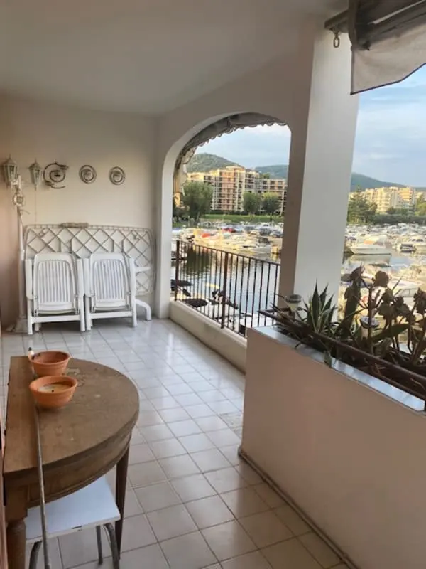 Appartement Avec Piscine Partagée Et Terrasse