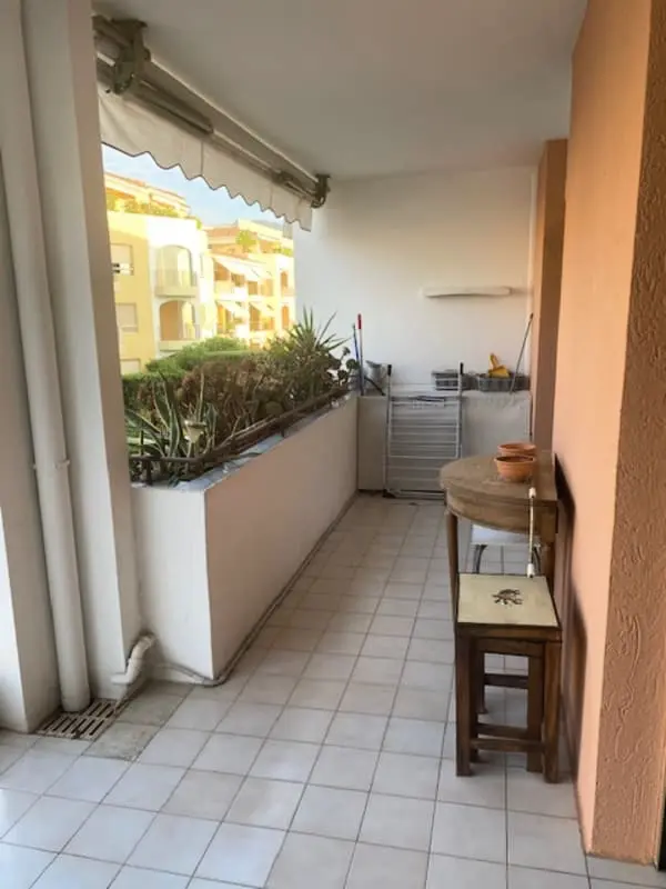 Appartement Avec Piscine Partagée Et Terrasse