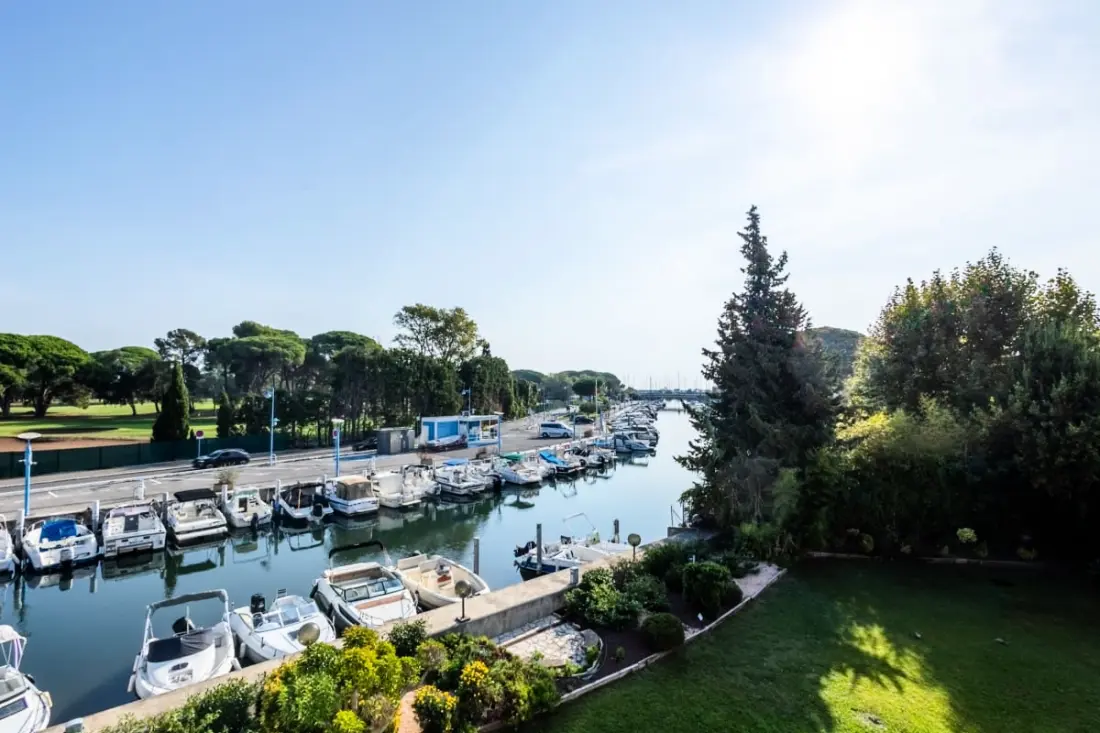 Appartement Charmant - 7 Min De La Plage