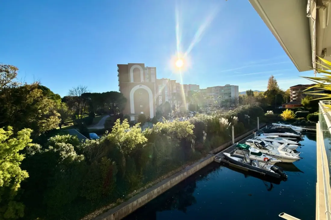 Appartement Lumineux à Mandelieu, Proche De La Mer
