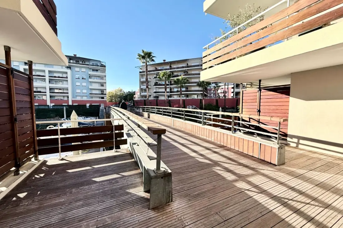 Appartement Lumineux à Mandelieu, Proche De La Mer