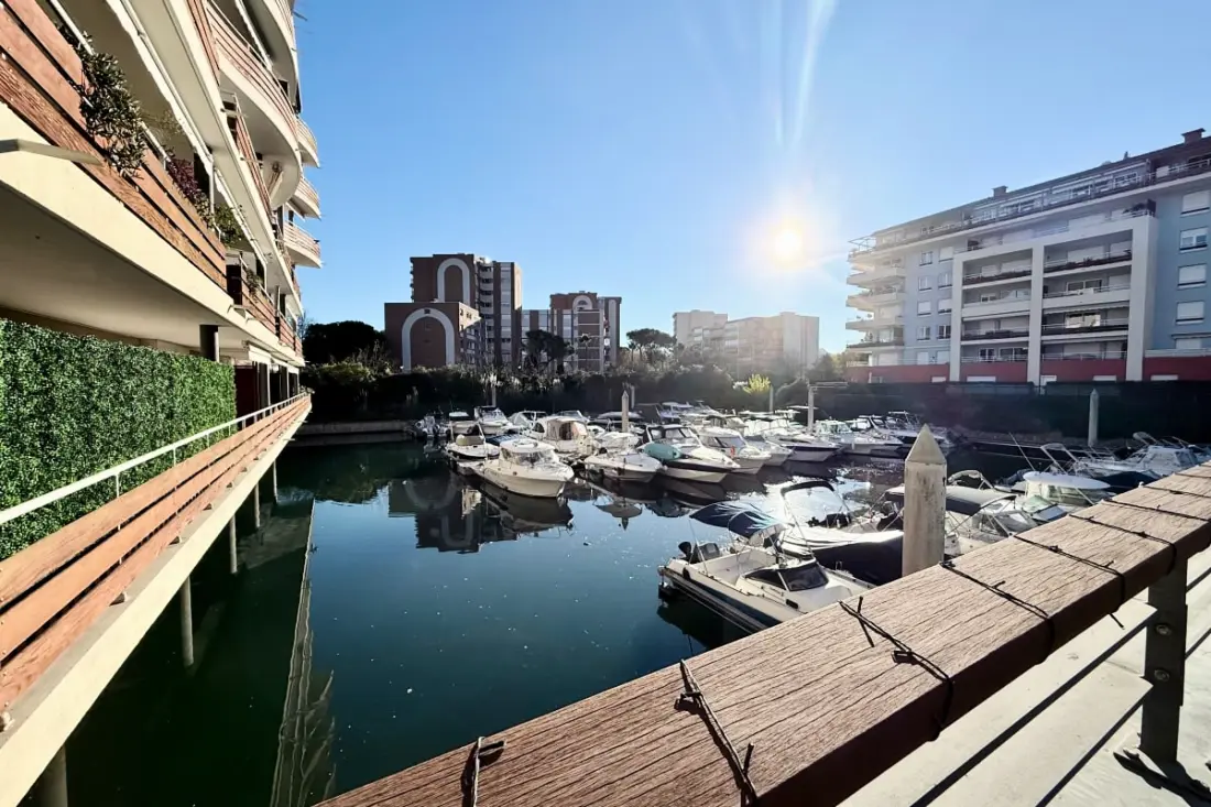 Appartement Lumineux à Mandelieu, Proche De La Mer