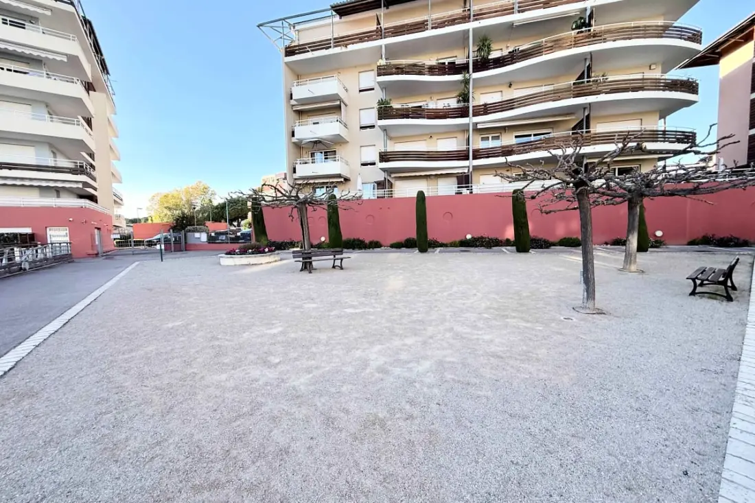 Appartement Lumineux à Mandelieu, Proche De La Mer
