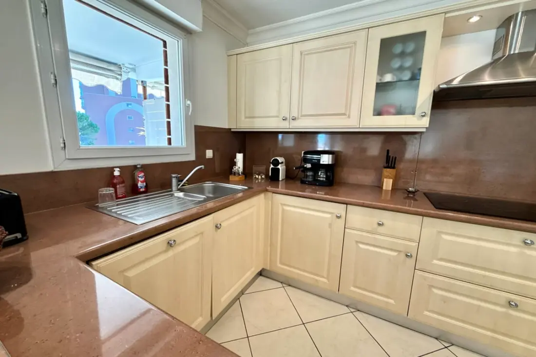 Appartement Lumineux à Mandelieu, Proche De La Mer