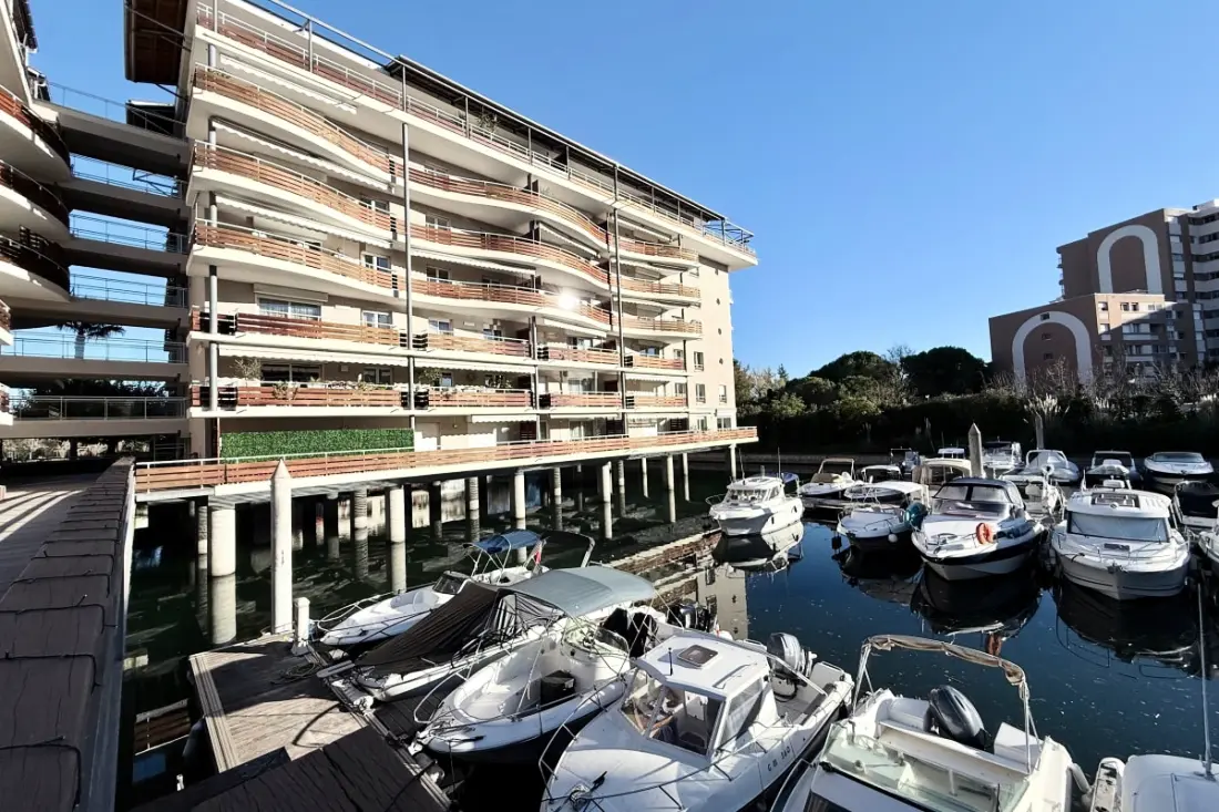 Appartement Lumineux à Mandelieu, Proche De La Mer