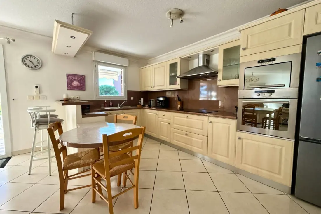 Appartement Lumineux à Mandelieu, Proche De La Mer