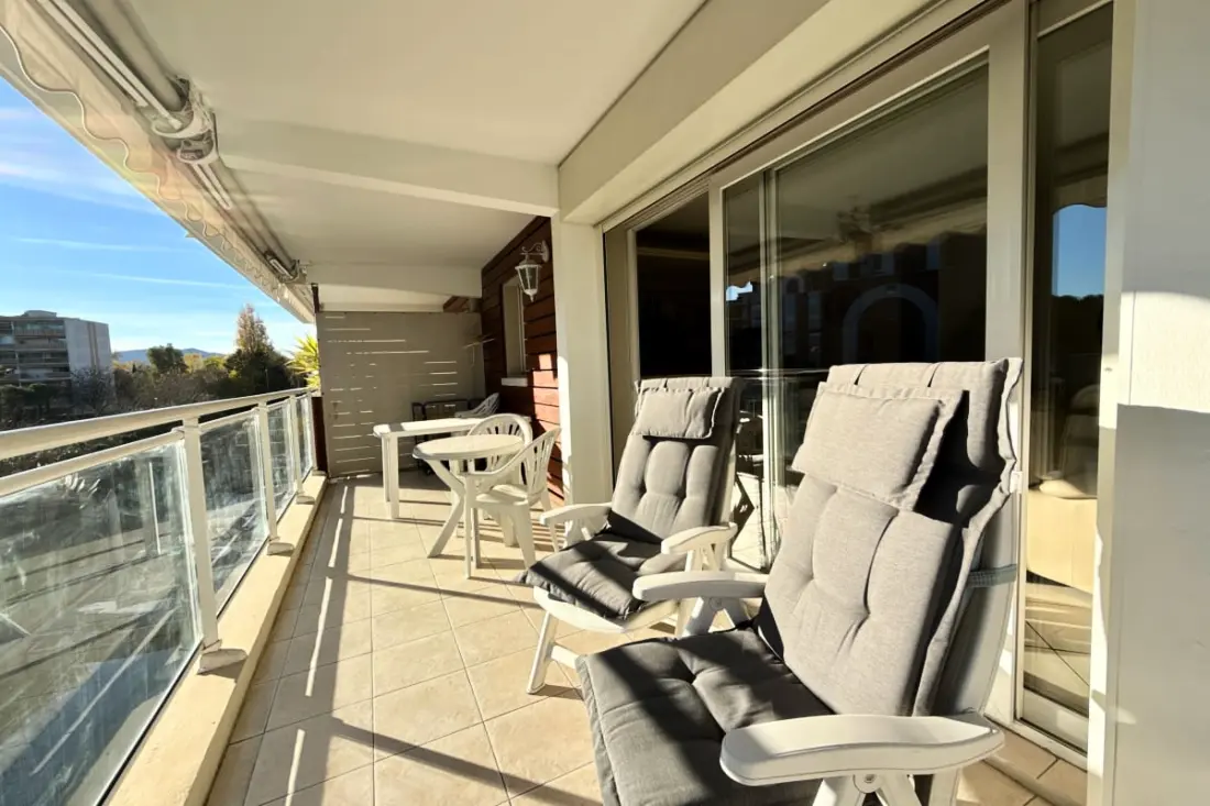 Appartement Lumineux à Mandelieu, Proche De La Mer