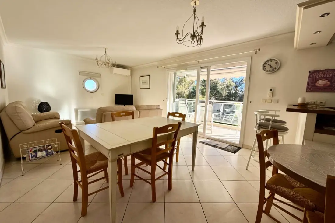 Appartement Lumineux à Mandelieu, Proche De La Mer