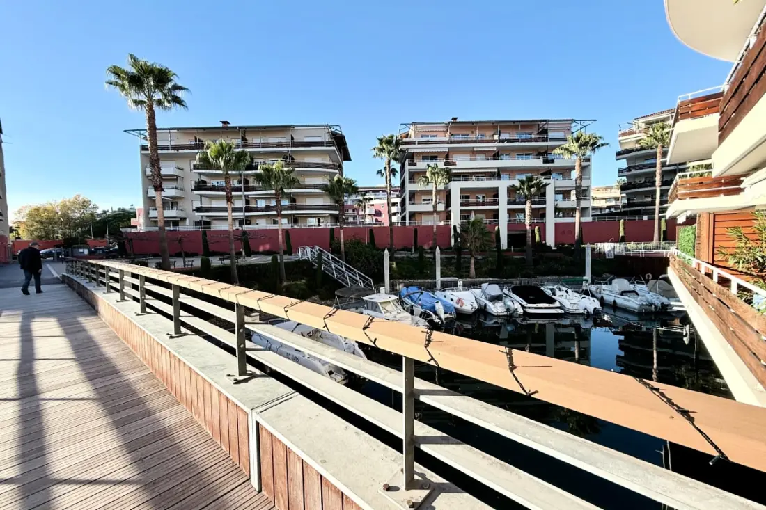Appartement Lumineux à Mandelieu, Proche De La Mer