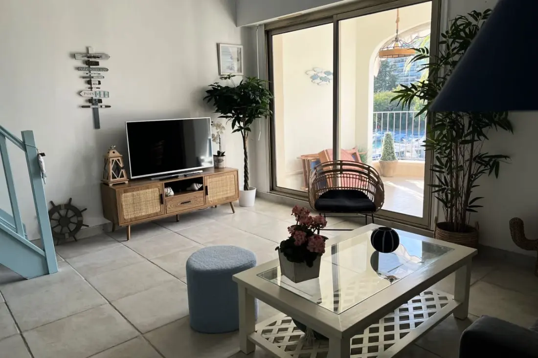 Appartement Lumineux Avec Piscine à Mandelieu