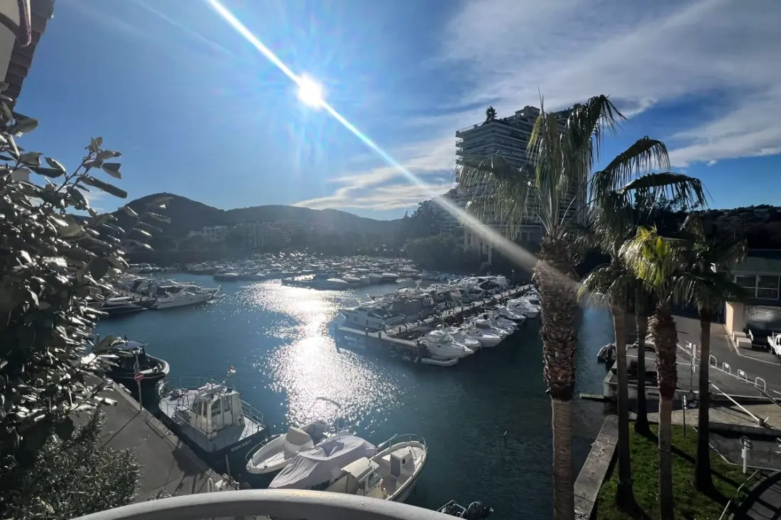 Appartement Lumineux Avec Piscine à Mandelieu