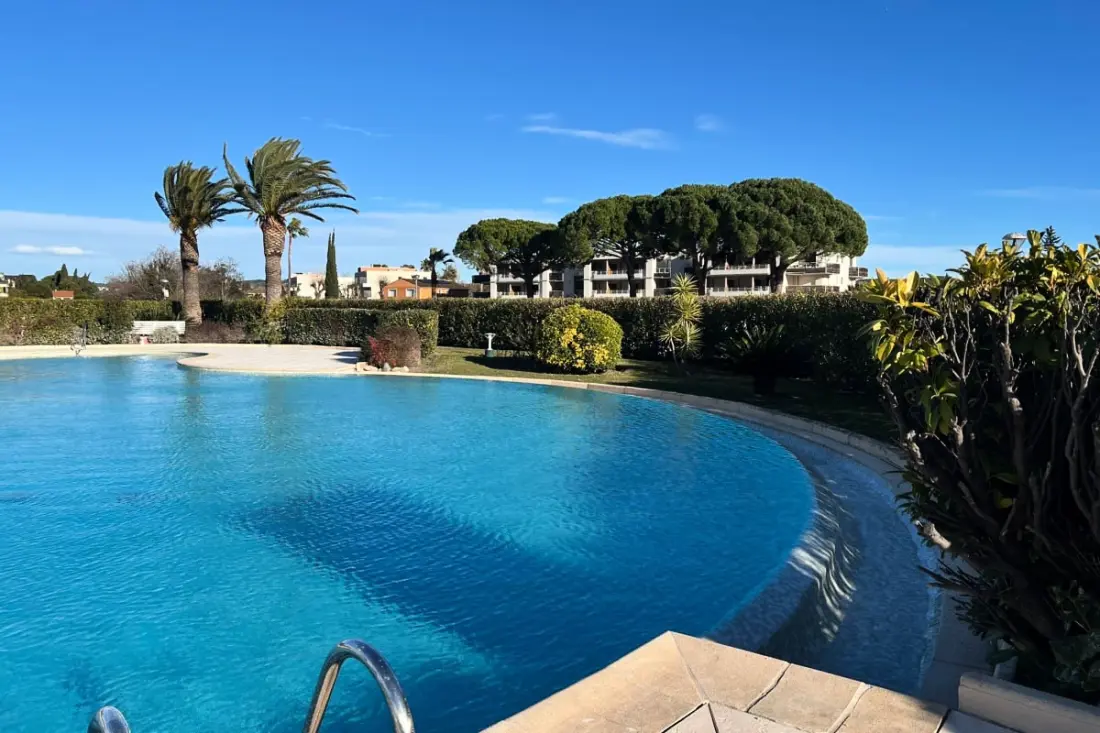 Appartement Lumineux Avec Piscine à Mandelieu